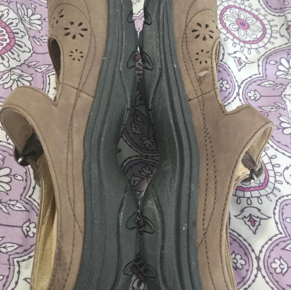 Keen Brown Mary Jane Flats - Picture 7 of 12